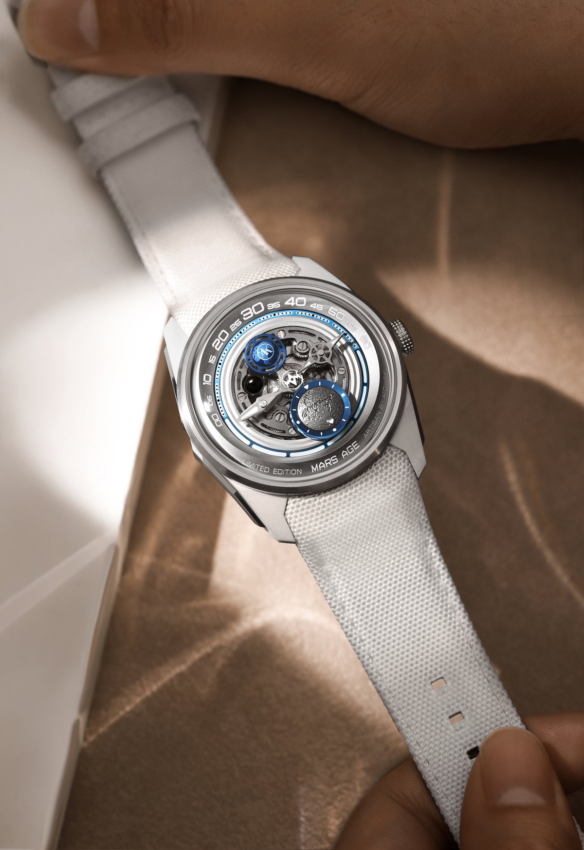 ATOWAK Mars Age Traverse White - campaign image