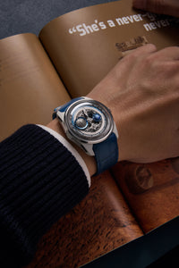 ATOWAK Mars Age Traverse White - hands-on view