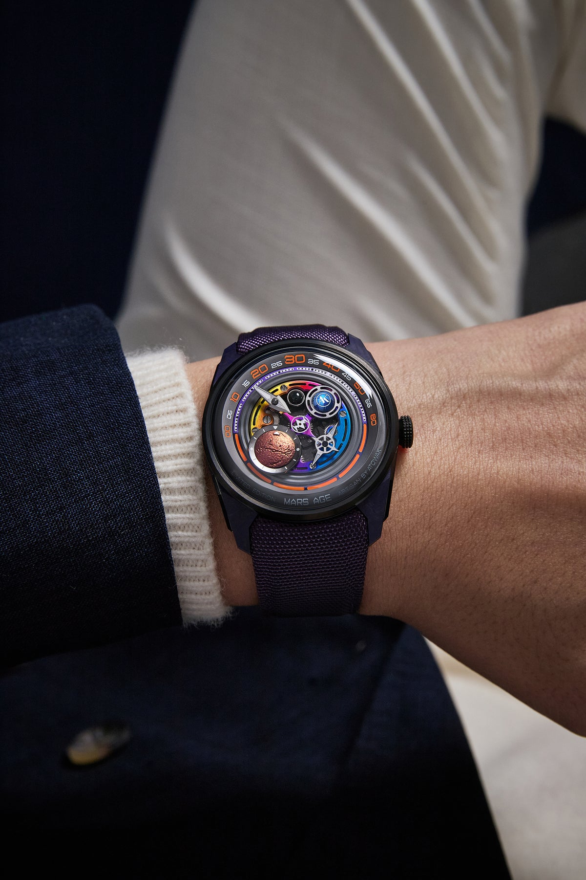 ATOWAK Mars Age Phantom Violet - hands-on view